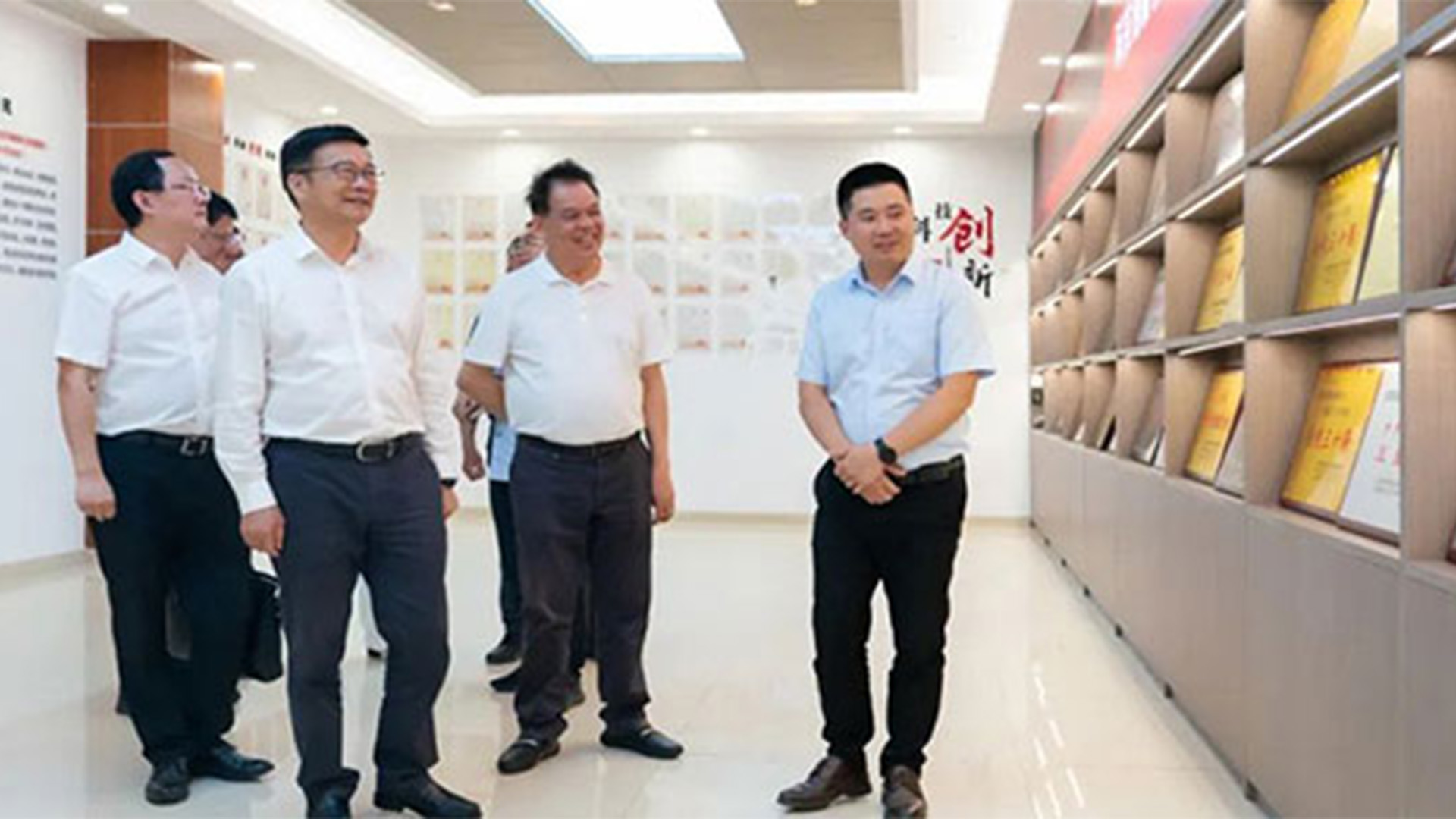 溫州灣新區(qū)黨工委書記、管委會主任周一富走訪浙江石化閥門有限公司
